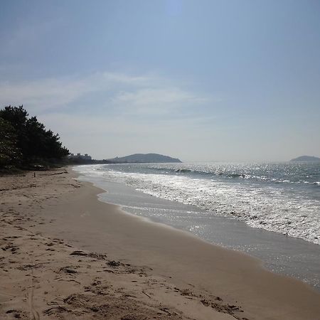 Apto E Suites Praia Do Itapocoroi Пеня Екстериор снимка